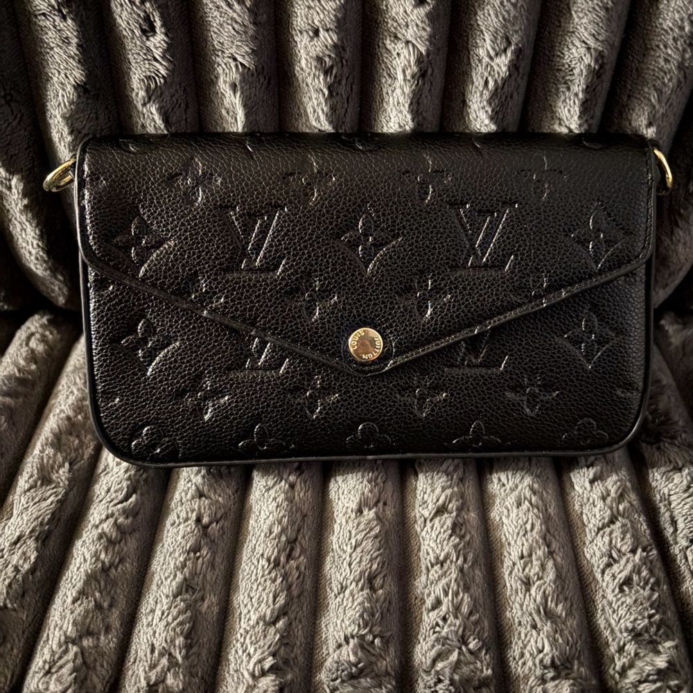 Luxury Embossed Leather Envelope Crossbody - Black